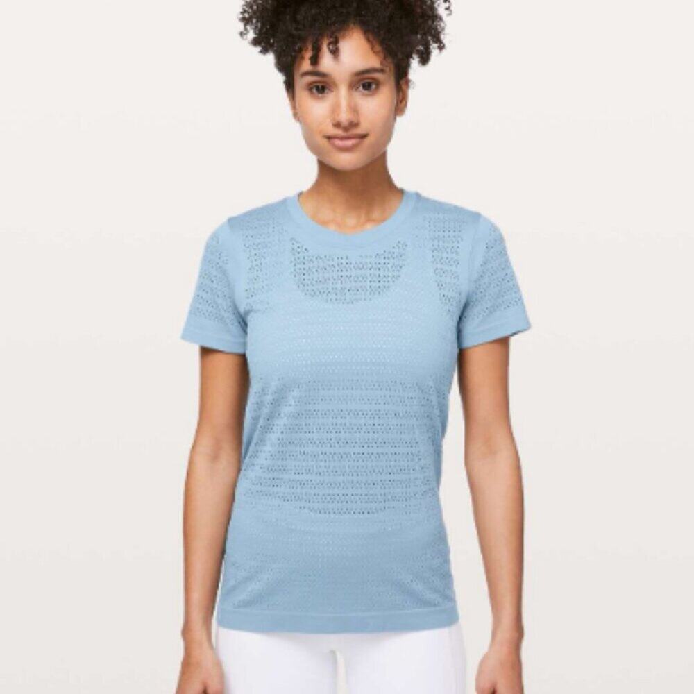 Lululemon Breeze By T-Shirt Women Size Small Blue Short Sleeve Crew Pullover Tee